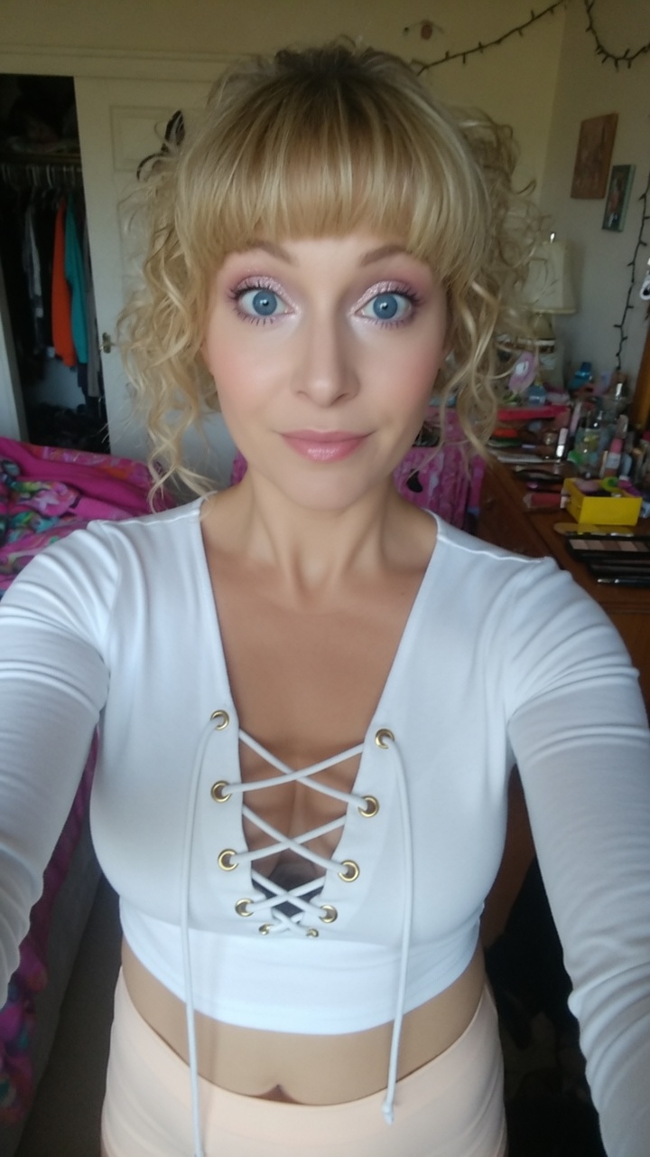 Véronique, 44