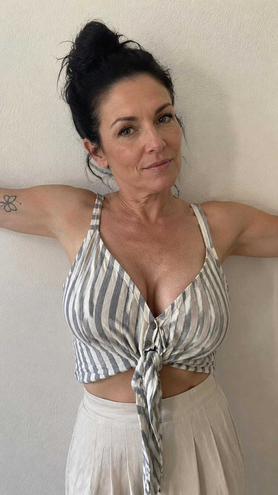 Dominique, 53